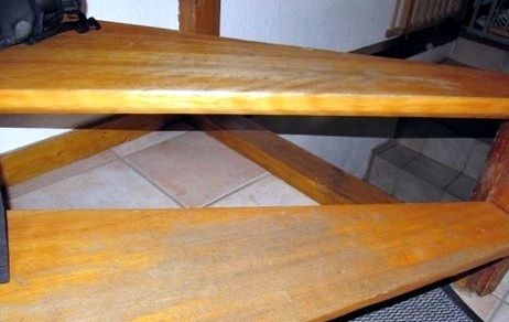 Holztreppe vorher mit abgenutzter Oberfläche